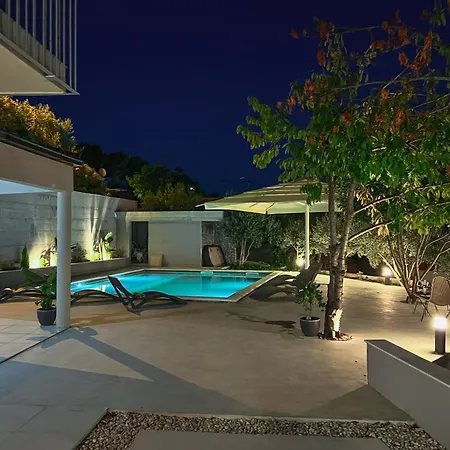 Mediterranean Oasis Seaside With Pool Villa Split