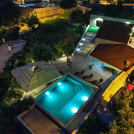 Mediterranean Oasis Seaside With Pool Split
