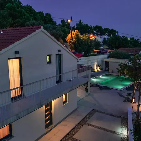 Mediterranean Oasis Seaside With Pool *
