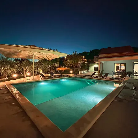 Mediterranean Oasis Seaside With Pool *