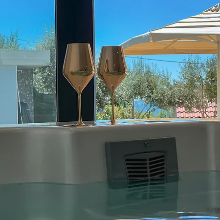 Mediterranean Oasis Seaside With Pool Vila Split