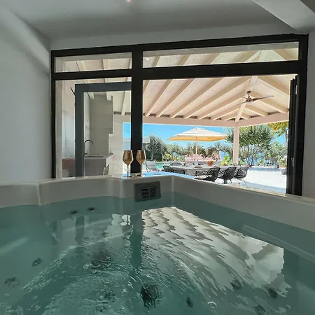 Mediterranean Oasis Seaside With Pool فيلة